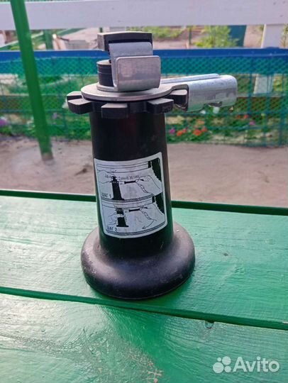 Домкрат винтовой