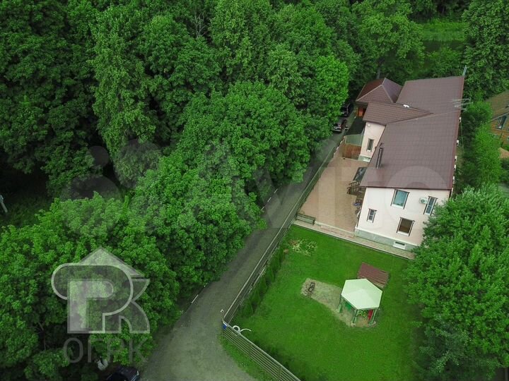 Дом 645 м² на участке 8 сот.