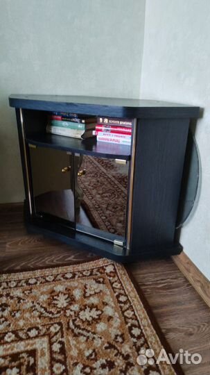 Продам тумбу под тв