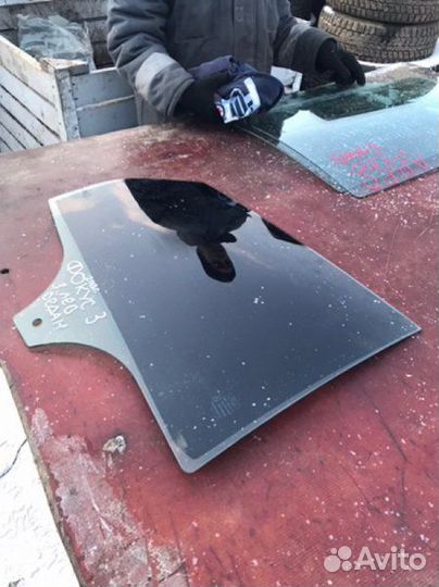 Стекло заднее левое Ford Focus 3 седан 2012-2015