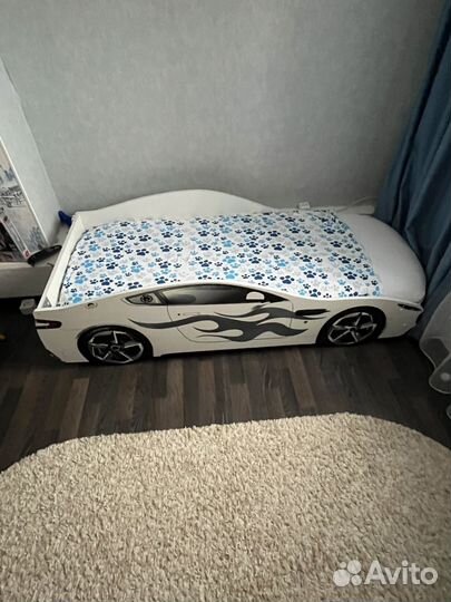 Детская кровать машина