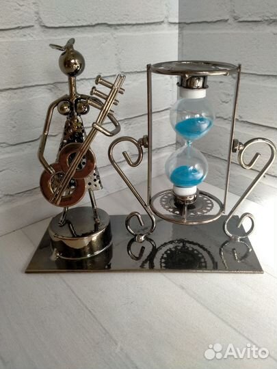 Композиция с песочными часами