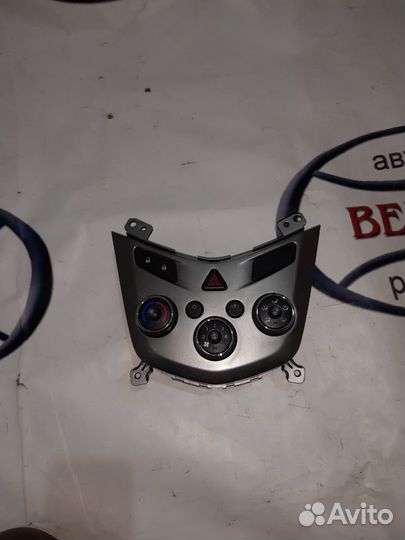 Блок управления отопителем Chevrolet Aveo (T300)