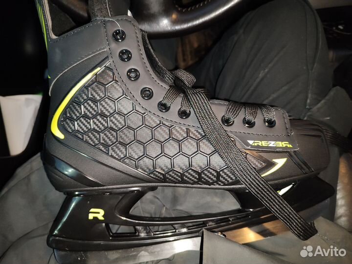 Коньки хоккейные