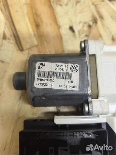 Мотор стеклоподъемника передний левый Tiguan 1