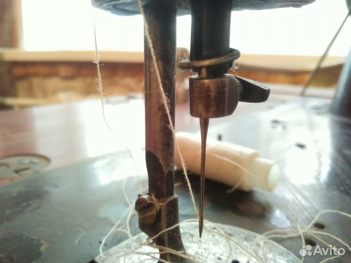 Швейная машина Zinger