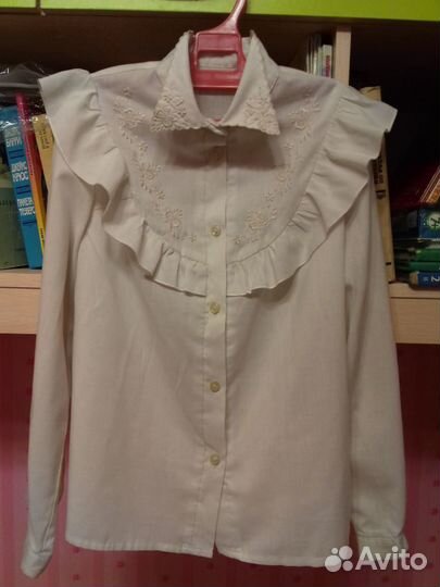 Школьная белая блузка