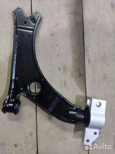 Рычаг правый передний skoda octavia a5