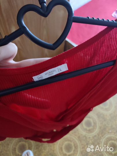 Красное платье бренда Urb