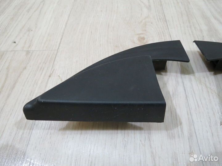 Уголок передней двери Kia Rio 3