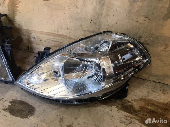 Фары комплект Nissan Tiida 1 2004-2012