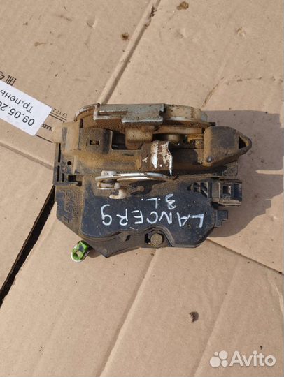 Замок задней левой двери Mitsubishi Lancer 9