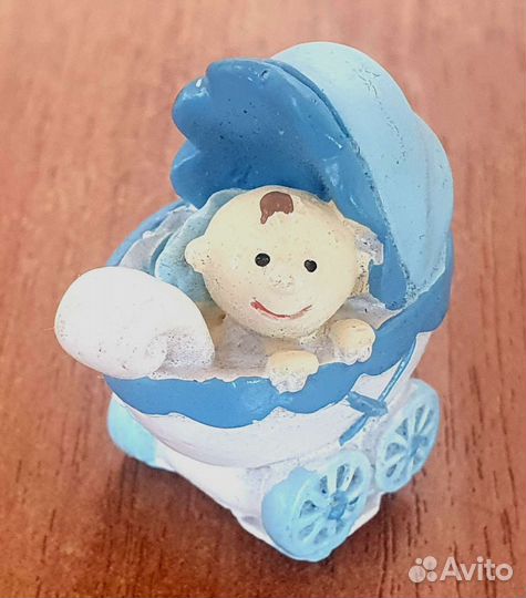 Мини- декор малыш в коляске, новые