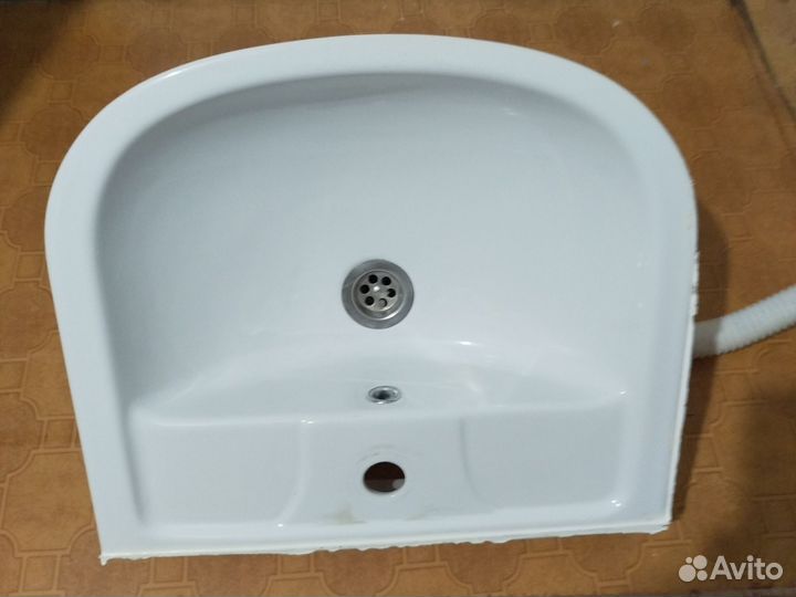 Раковина в ванную бу с сифоном