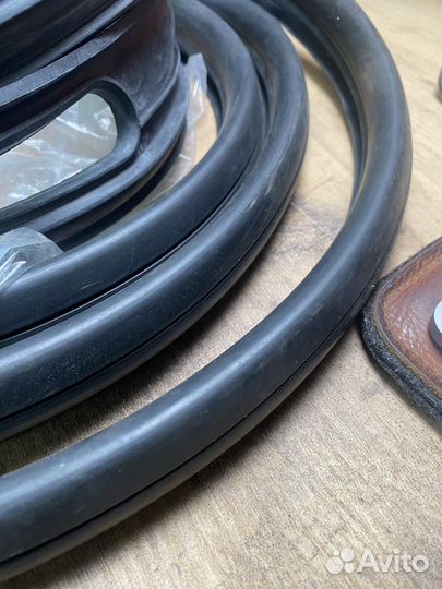 Уплотнители рамки лобового стекла Land Cruiser 40