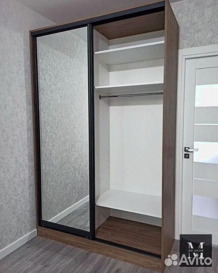 Шкаф с зеркалом