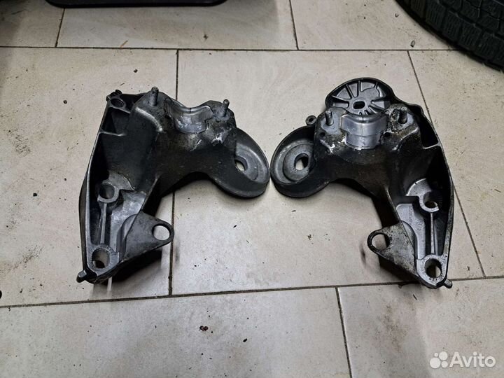 Кронштейн подушки двигателя левый ауди а6 с6