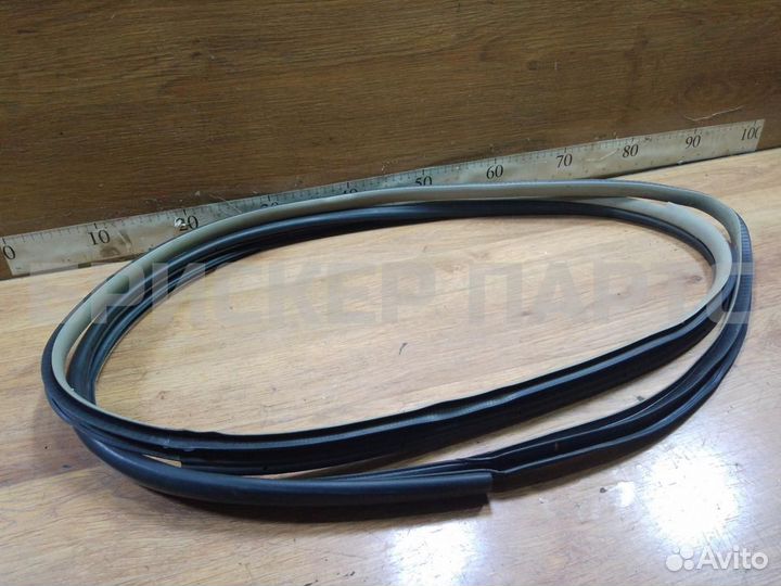 Уплотнитель двери Субару Легаси Bl/B13