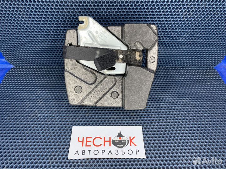 Органайзер ложемент насоса подкачки колес Audi Q7