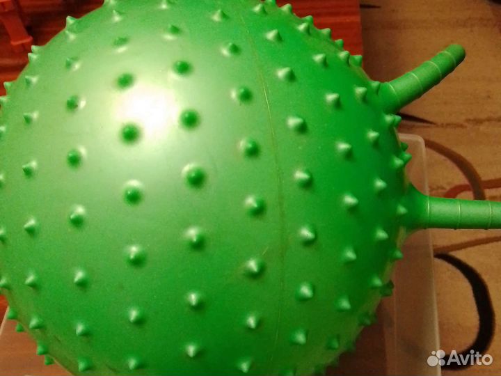 Мяч прыгун с рожками