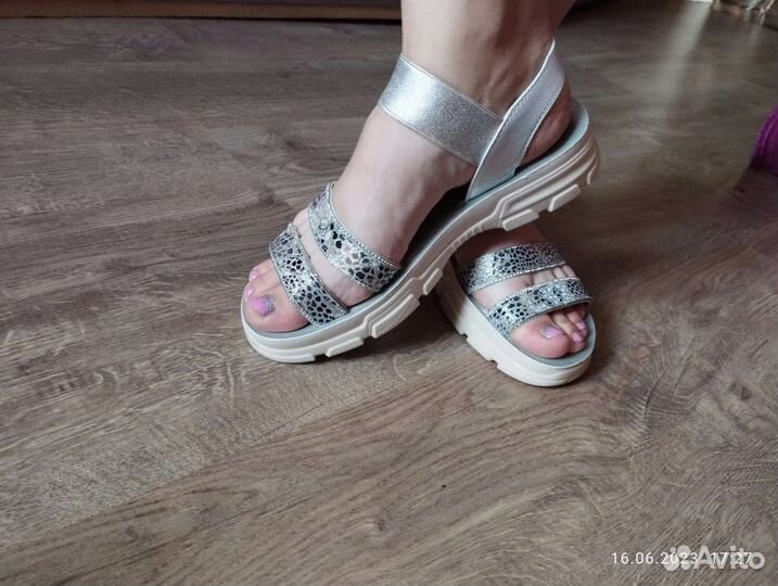 Босоножки женские