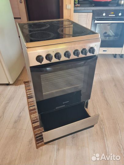 Плита электрическая Indesit IS5V4PHX/RU