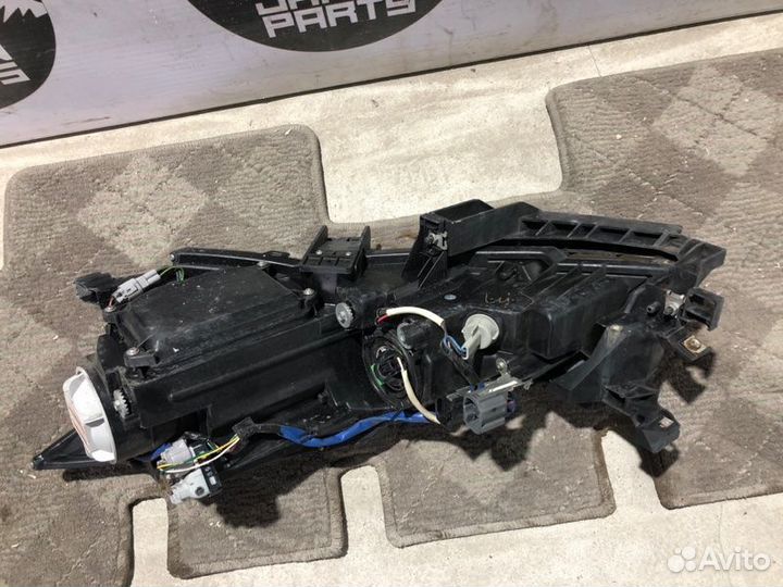 Фара правая Mazda Mazda6