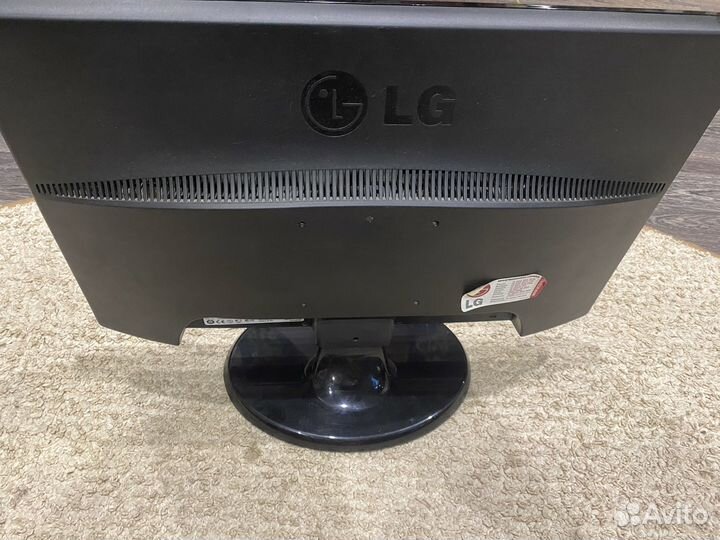 Монитор LG 22
