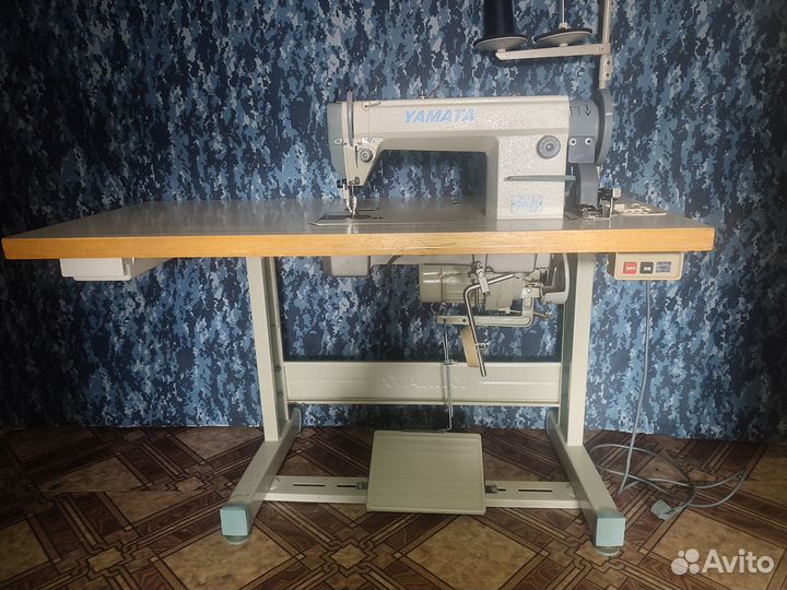 Промышленная шагающая швейная машинка