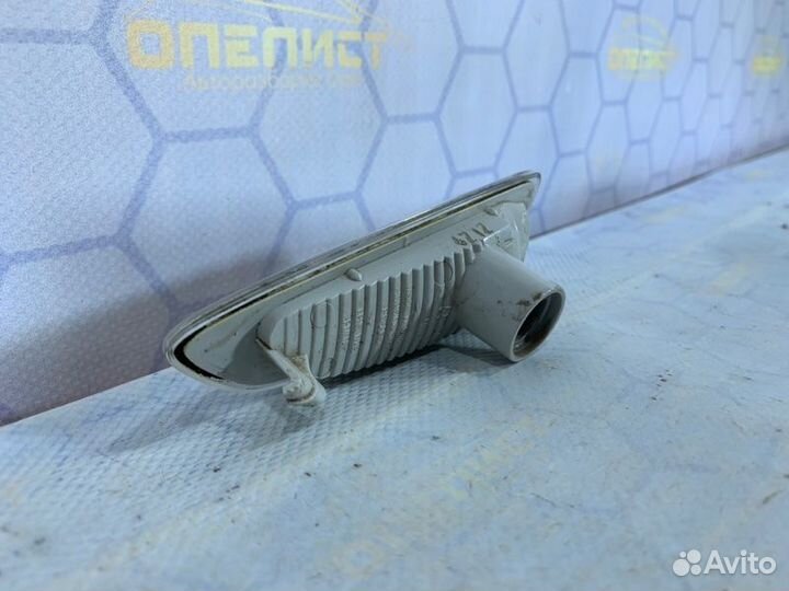 Поворотник в крыле передний правый Opel Astra J