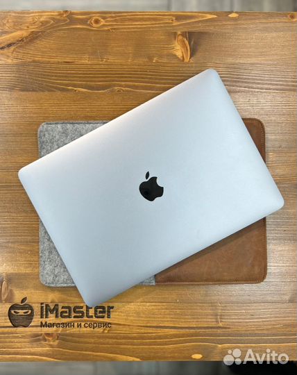 Apple MacBook 13-inch 2019 touch bar 8/128