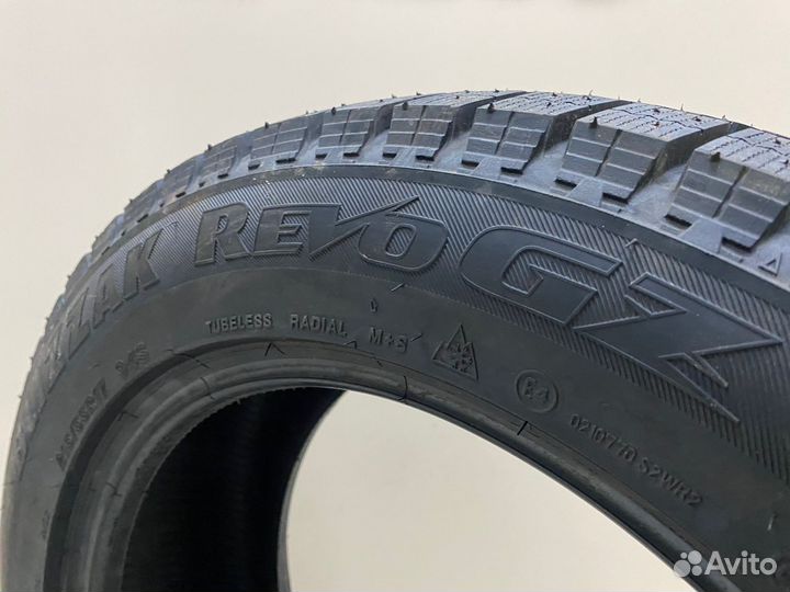 Bridgestone Blizzak Revo GZ 215/55 R17 94