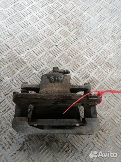 Суппорт передний правый Toyota Camry XV50 2.5