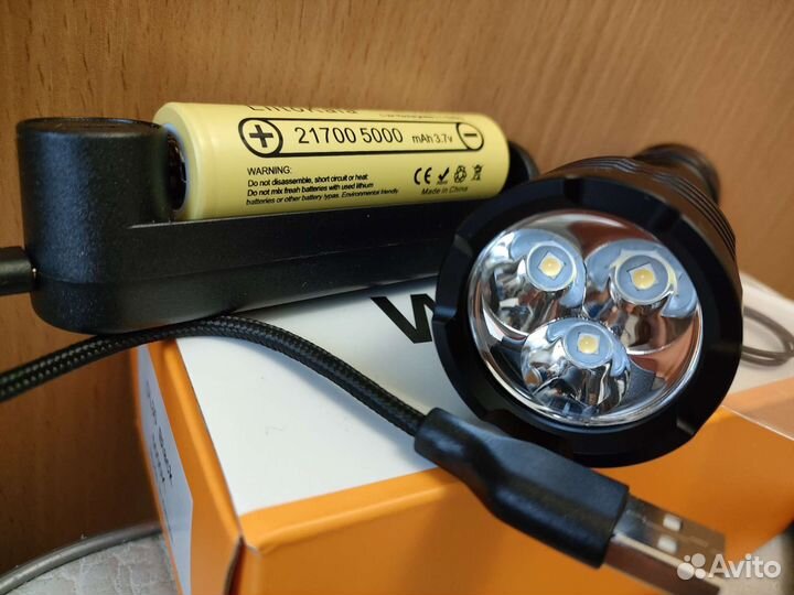 Фонарик для подводного плавания