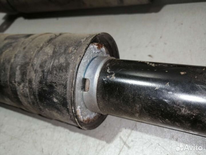 Задняя стойка амортизатор Шевроле Круз