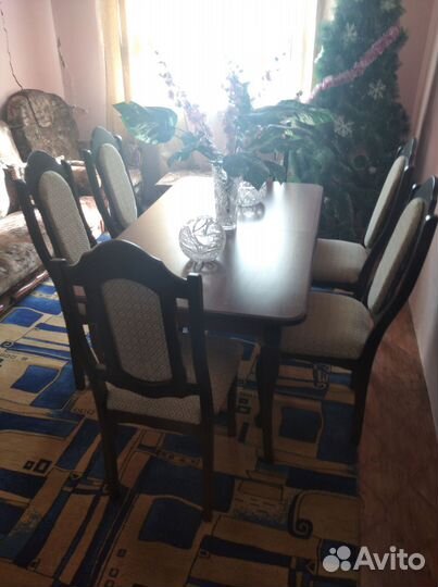 Кухонный стол и стулья в комплекте