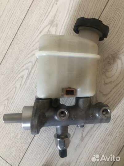 Главный тормозной цилиндр KIA 585102g100