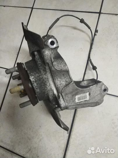 Кулак поворотный передний левый Range Rover Evoqu