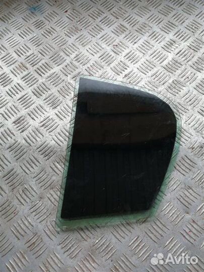 Стекло глухое заднее правое Opel Astra H L69
