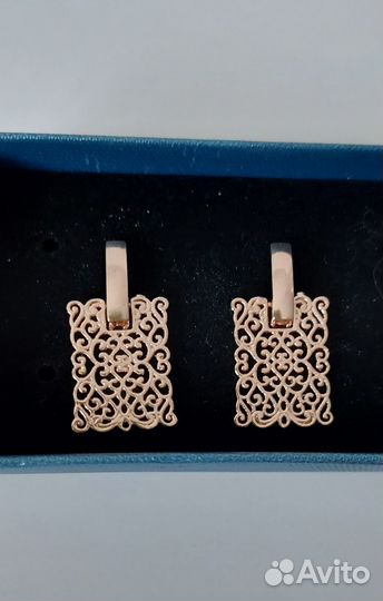 Золотые серьги с ажурными подвесками позолота