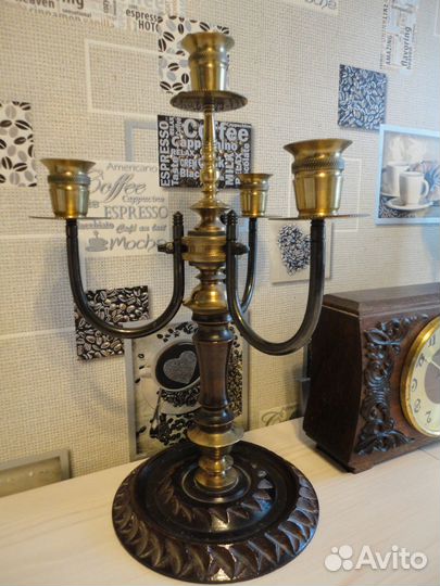 Часы с подсвечниками