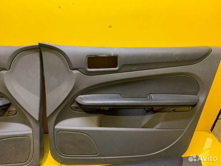 Обшивка двери Ford Focus 2004–2008