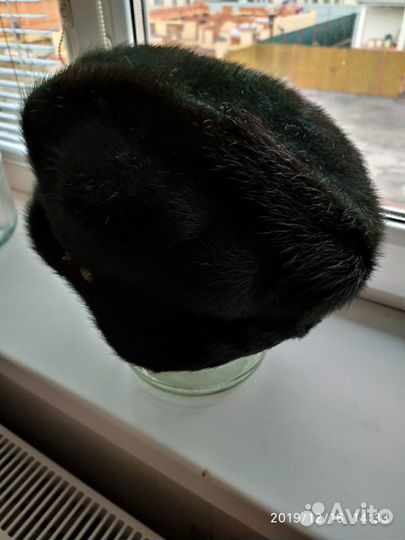 Шапка берет из норки с козырьком и ушками
