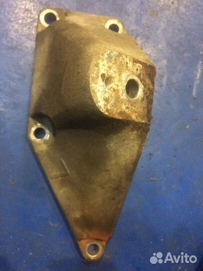 Кронштейн двс передний левый Toyota Celsior UCF30