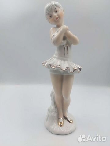 Антикварная фарфоровая статуэтка 