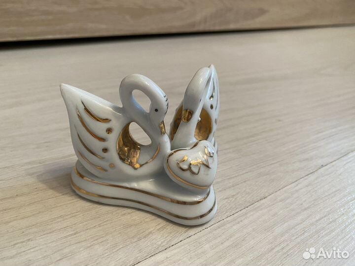 Фигурка лебедей