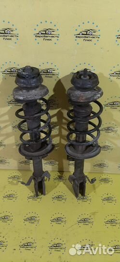 Стойка передняя (амортизатор) Renault Duster