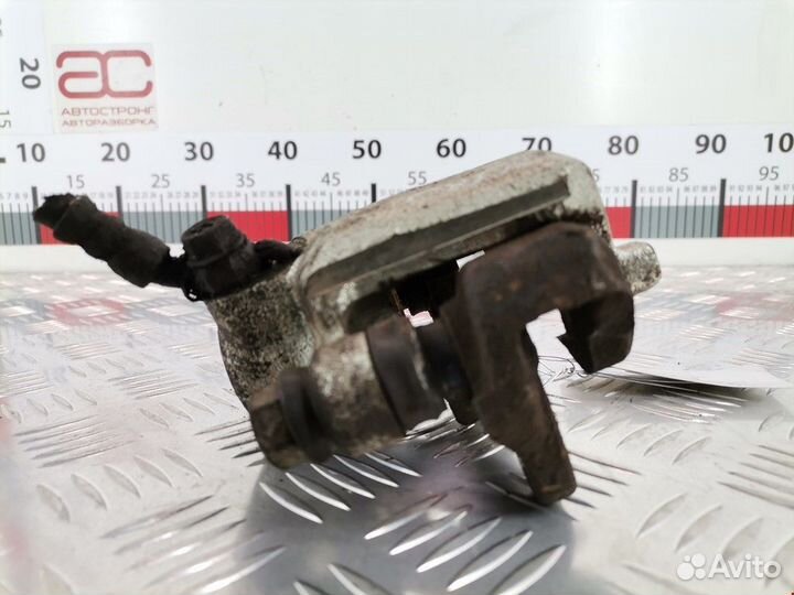 Суппорт задний левый Toyota Prius 2 2006