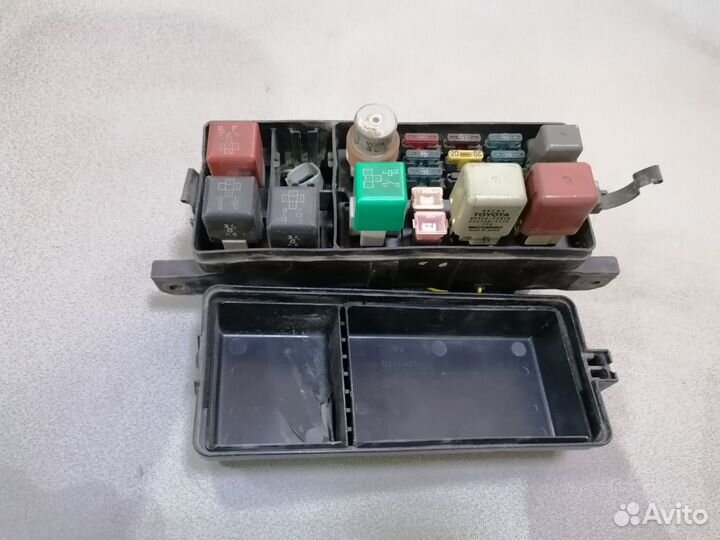 Блок предохранителей Toyota Vista 1991