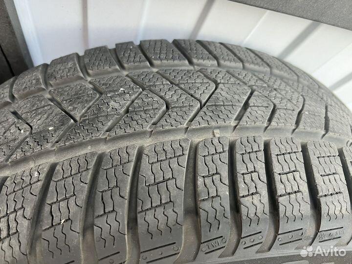 Pirelli Winter Sottozero 3 245/40 R19 и 275/35 R19 98V